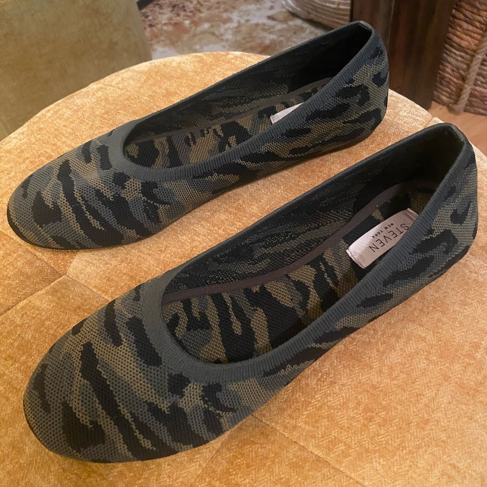 Steve Madden flat shoe